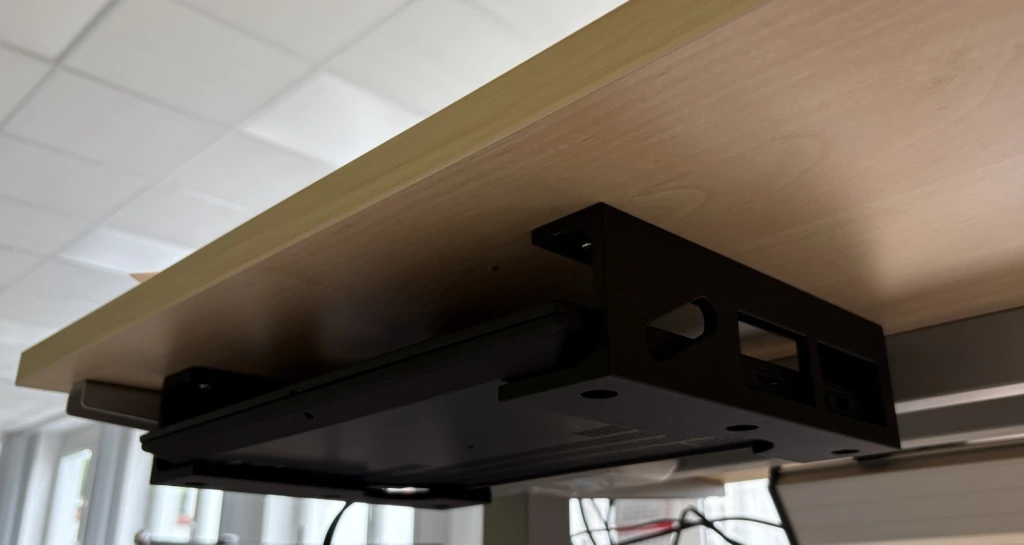Suporte para Notebook Sob Mesa com Fixacao por Parafusos